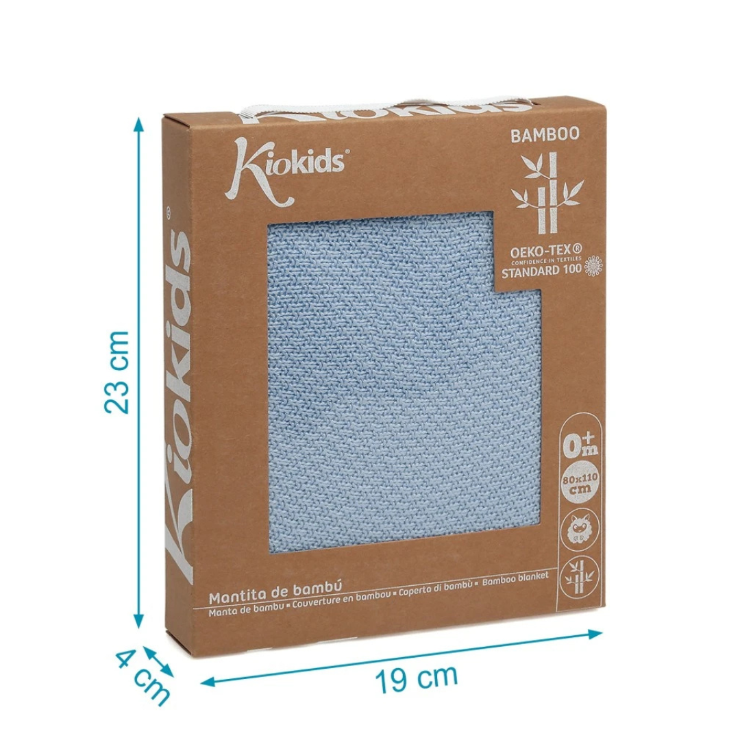 Embalagem castanha com manta azul claro visível para bebés com texto Kiokids e dimensões.