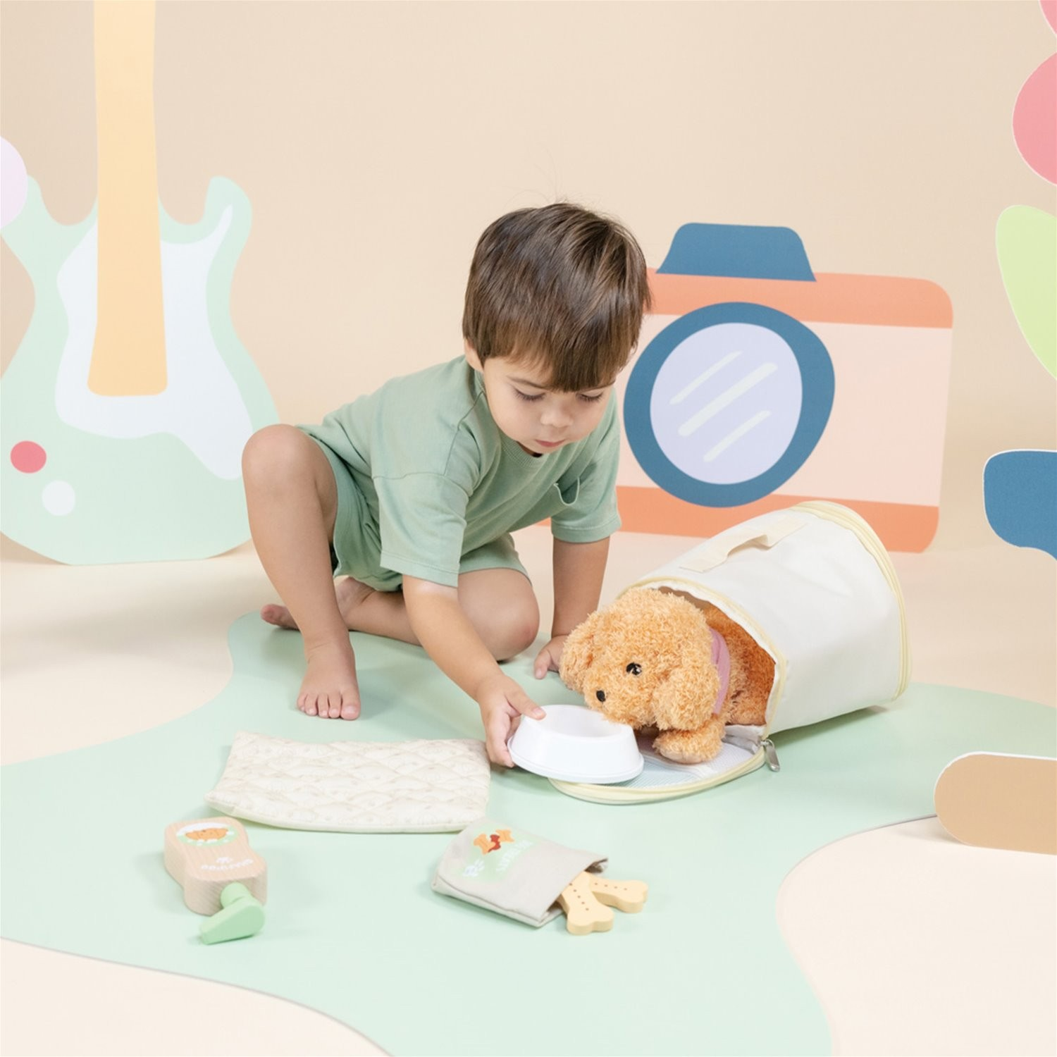 Criança a brincar com peluche e acessórios num ambiente colorido