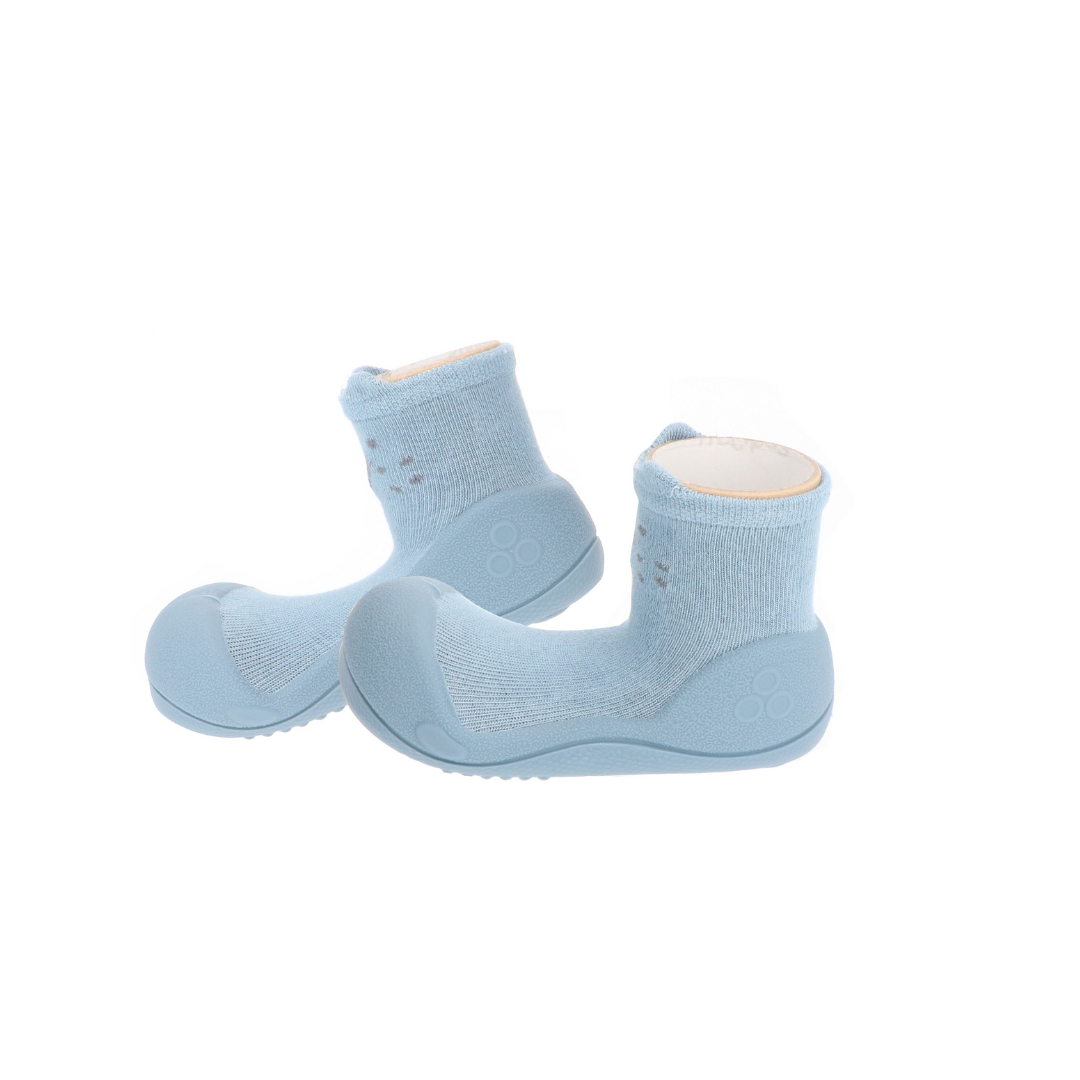 Meias-sapato azuis para bebé com sola de borracha