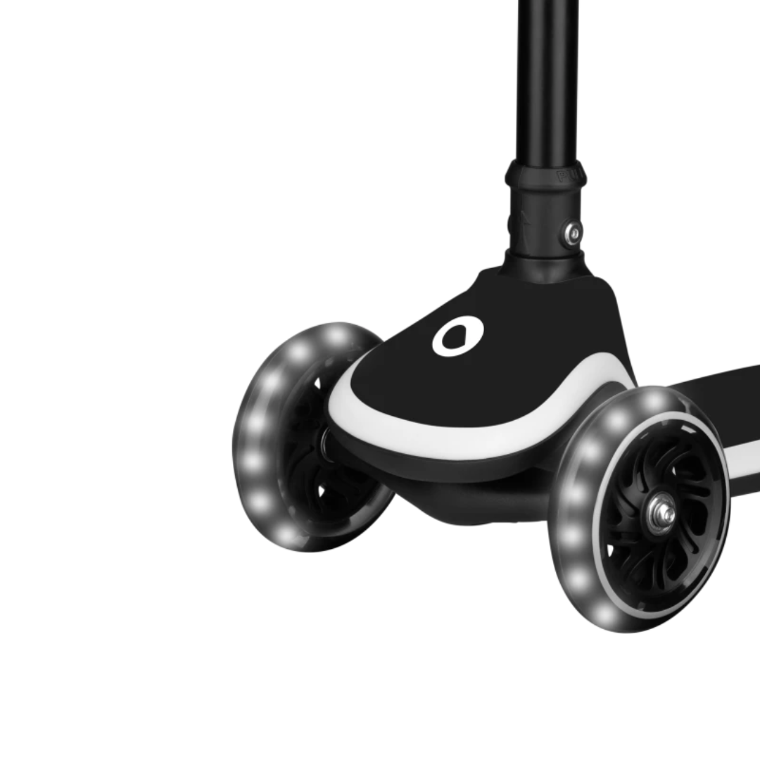 Patinete infantil preto com rodas iluminadas LED