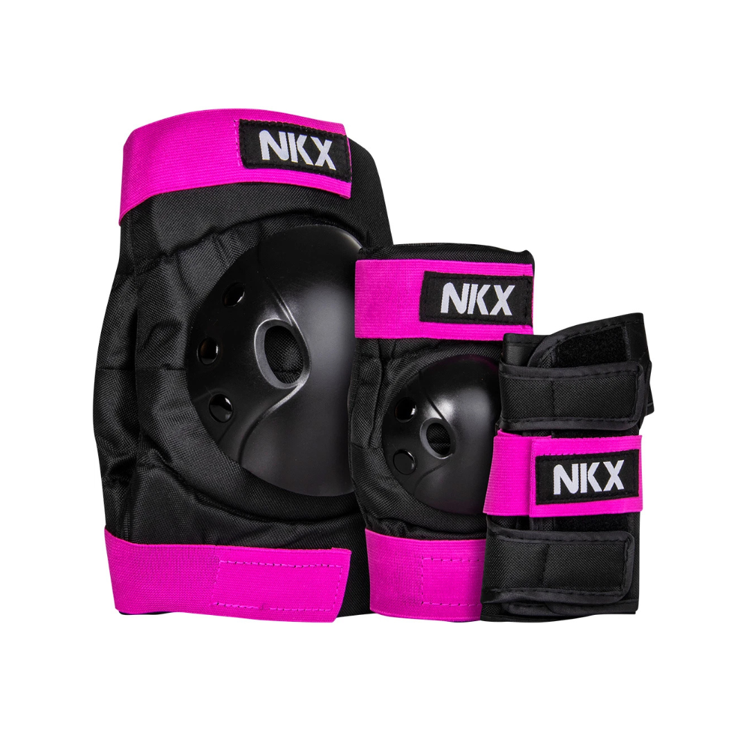 Conjunto de proteções desportivas preto e roxo com a marca NKX