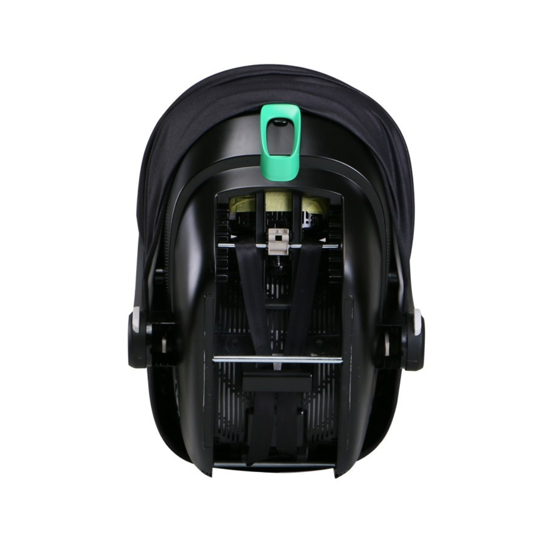 Cadeira auto para bebé preta com alça verde vista de costas