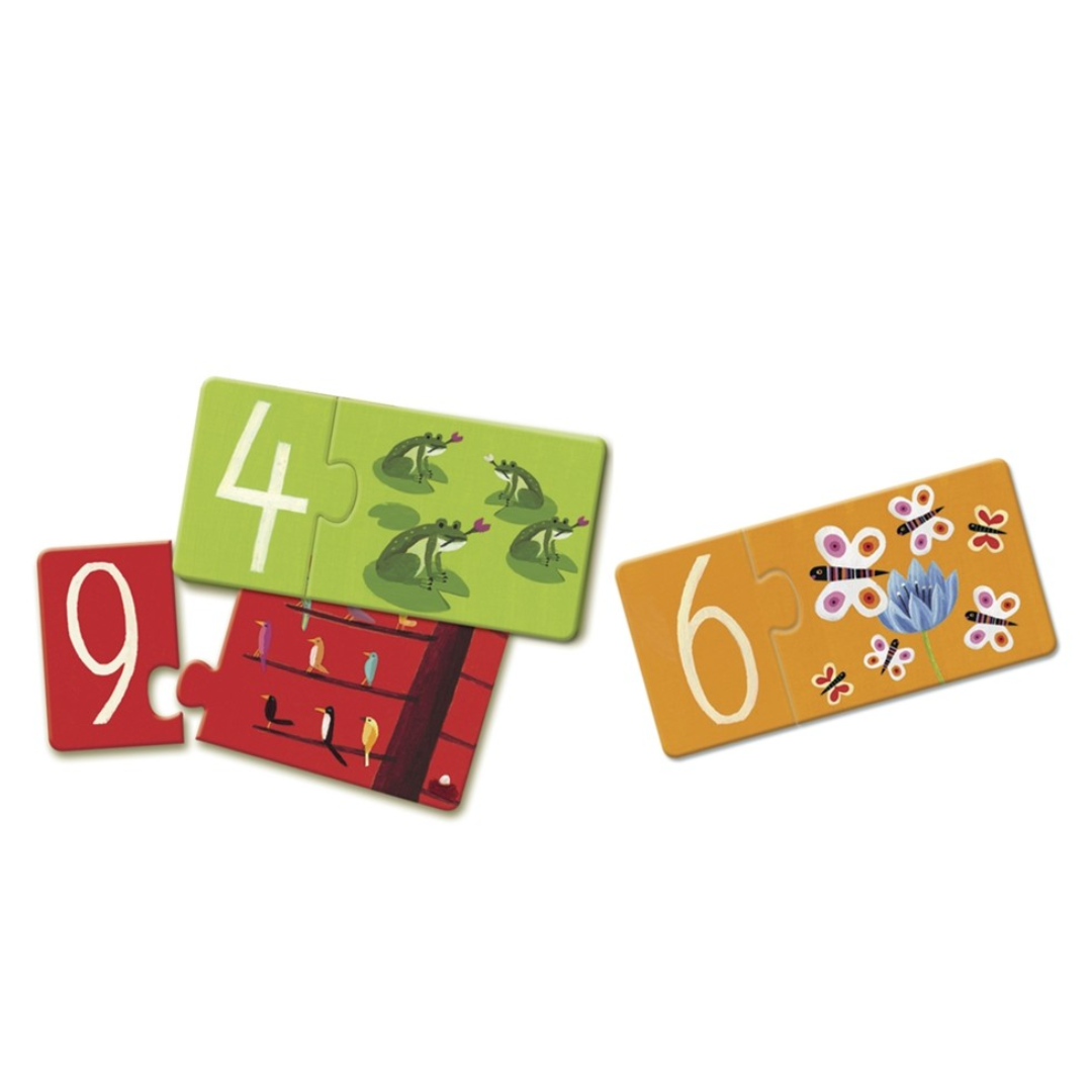 Cartas coloridas de jogo com números e ilustrações de rãs, abelhas e pássaros