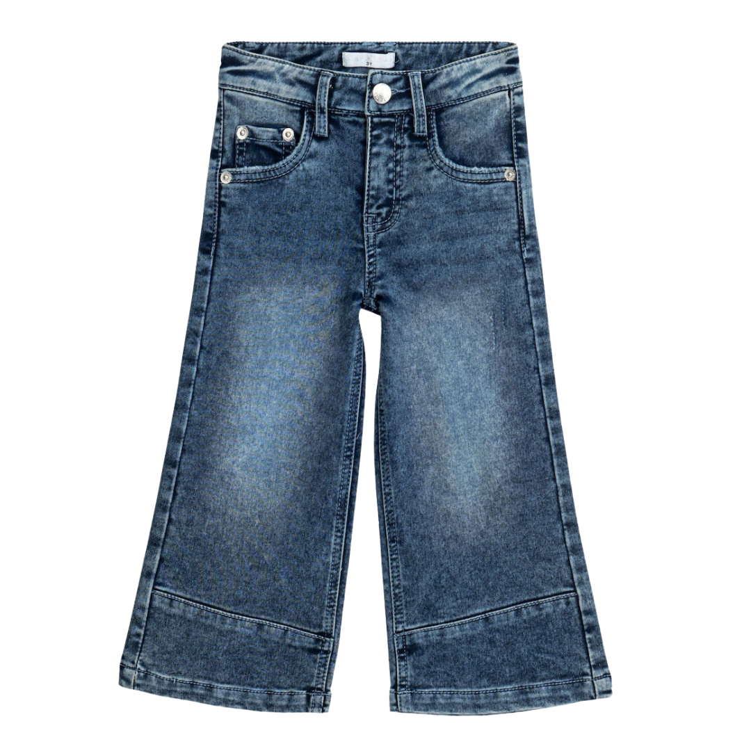 Calças de ganga azul claro para criança com corte largo e bolsos.