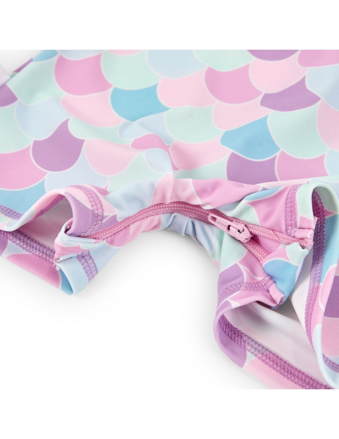 Tecido com padrão de escamas em tons pastéis e fecho de correr rosa