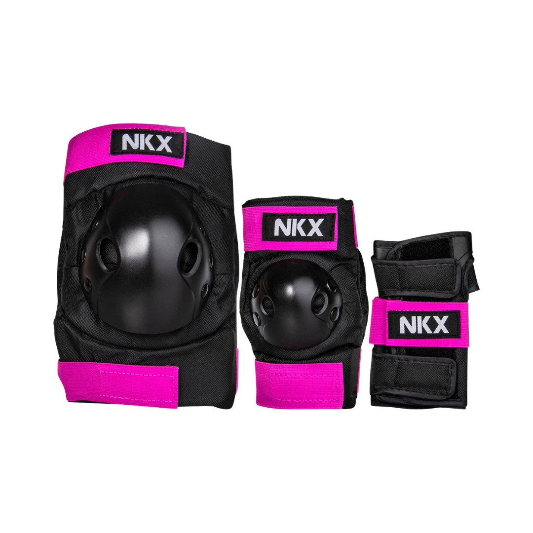 Conjunto de proteções desportivas preto e rosa com logótipo NKX