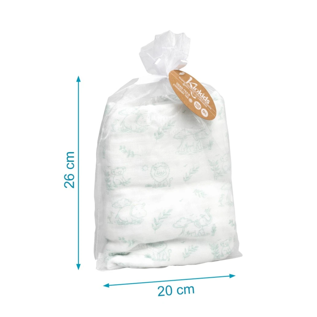 Manta com padrão de animais embalada em saco transparente com etiqueta Kiokids