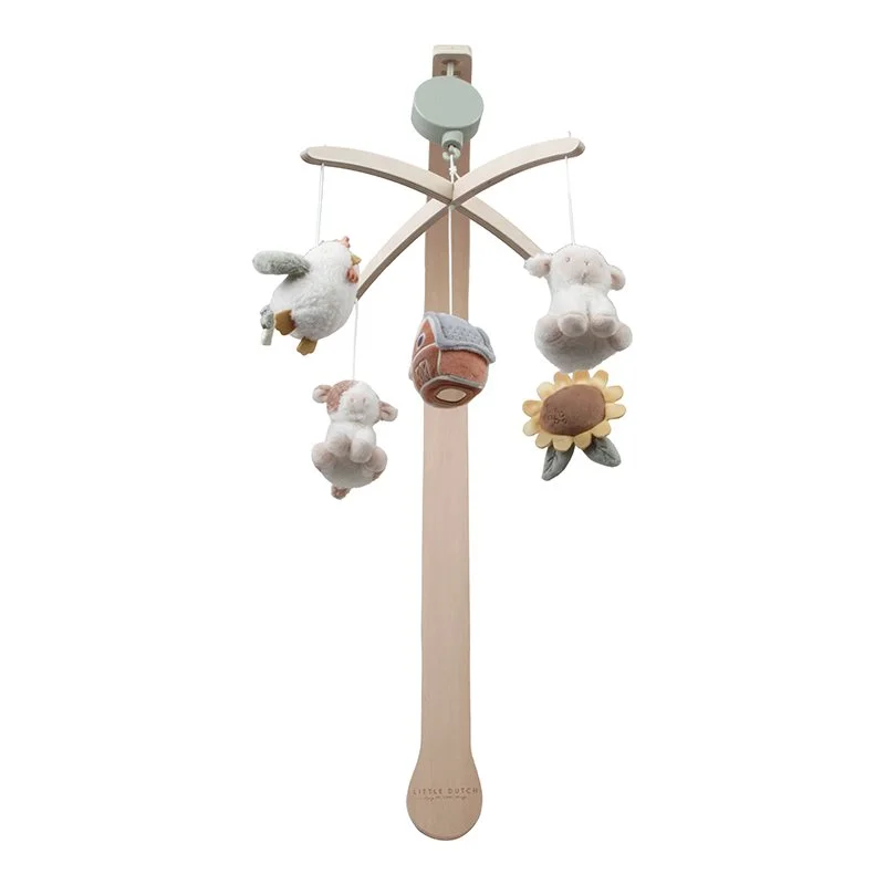 Mobile para berço com brinquedos pendurados em feltro em fundo branco