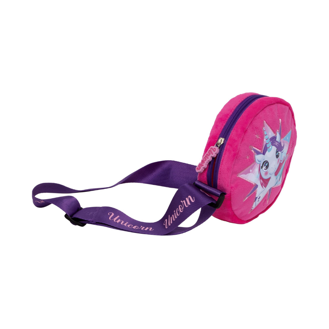 Mala redonda rosa com imagem de unicórnio e alça roxa com escrita Unicorn