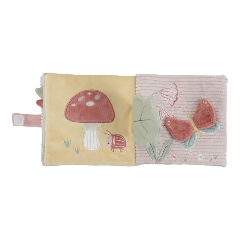 Livro de tecido com imagens de cogumelo, joaninha, flor e borboleta