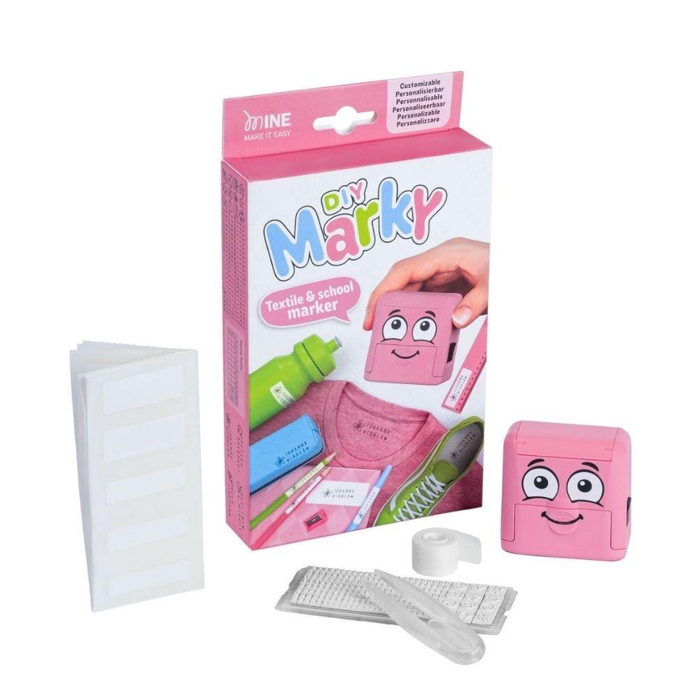Kit marcador têxtil DIY Marky com estojo rosa e etiquetas brancas