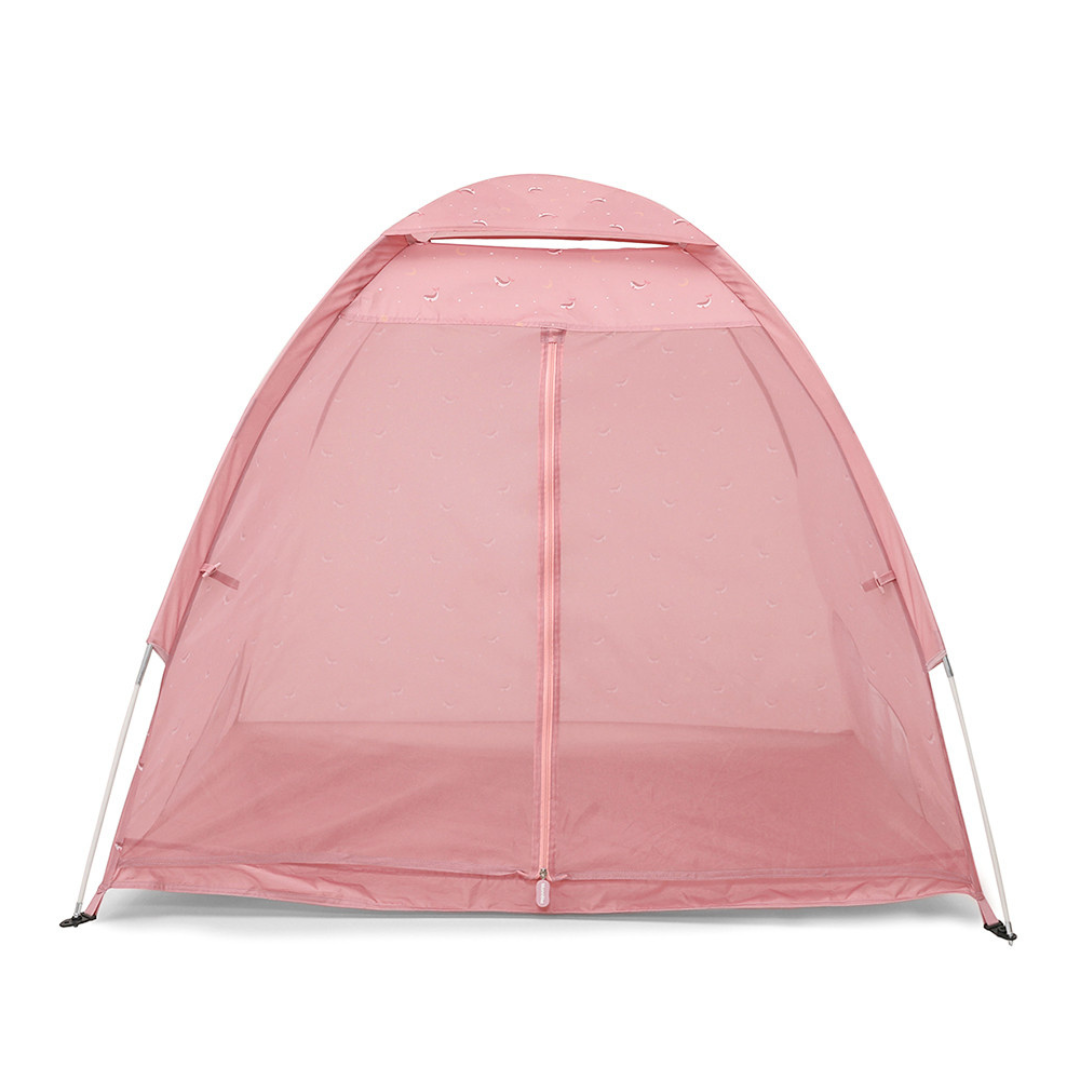 Tenda de campismo rosa com padrão de luas e estrutura branca
