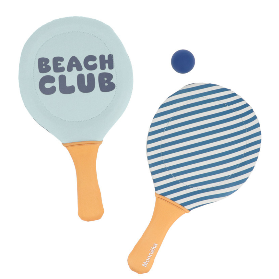 Conjunto de duas raquetes de praia com bola azul.