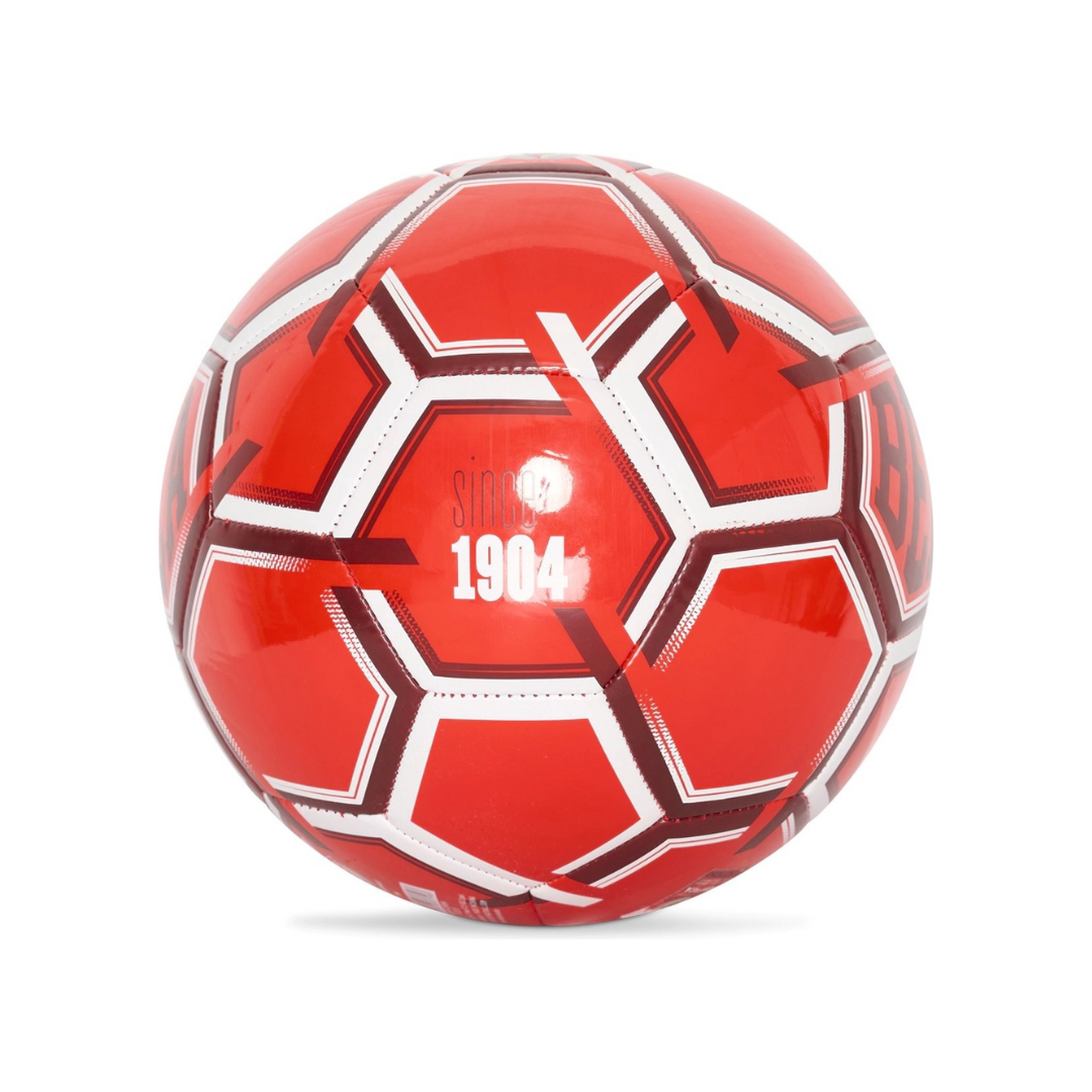 Bola de futebol vermelha com padrão hexagonal branco e preto e texto 'since 1904'