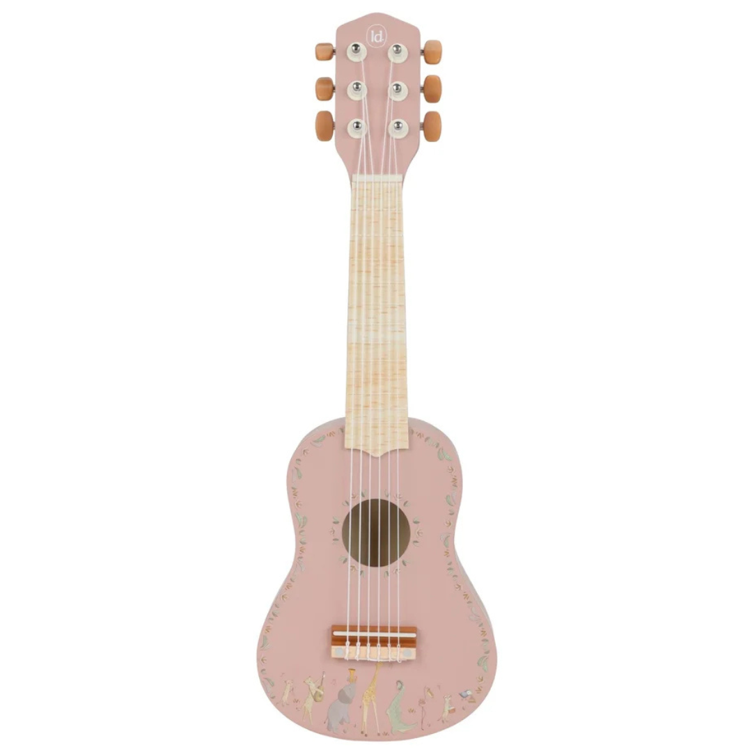 Guitarra acústica rosa com decoração de animais e seis cordas