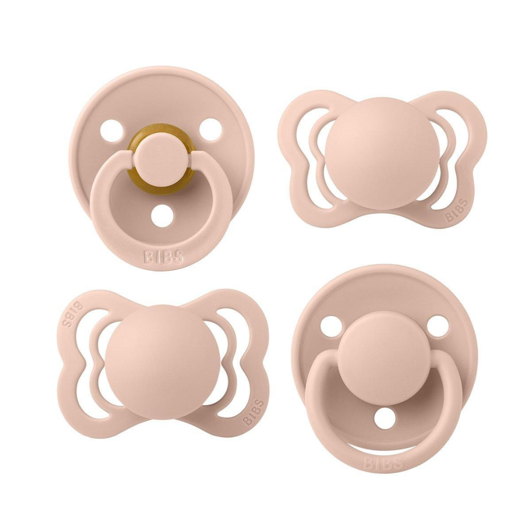 Quatro chupetas de silicone bege com design redondo e de borboleta