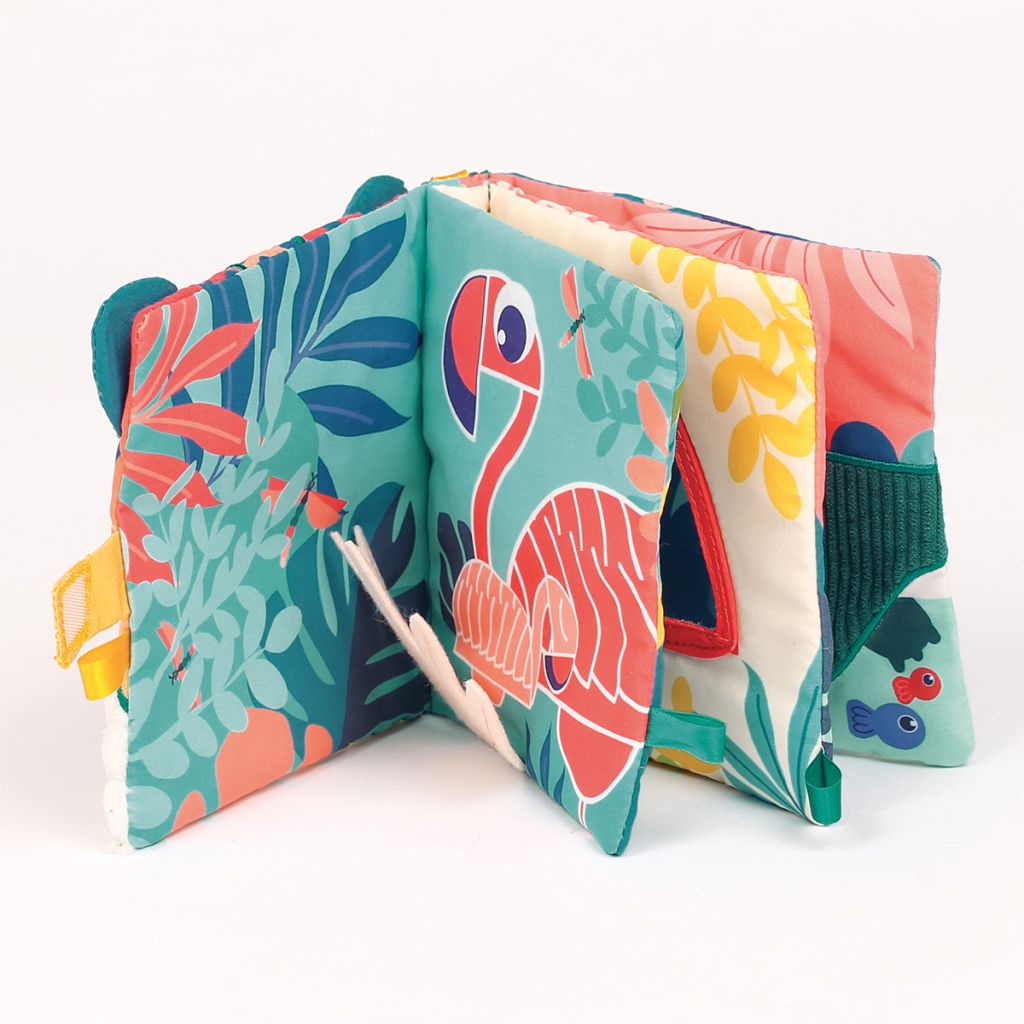 Livro infantil de tecido com flamingo e folhas tropicais coloridas