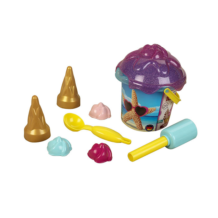 Brinquedos para areia com balde, colher, rolo e moldes coloridos