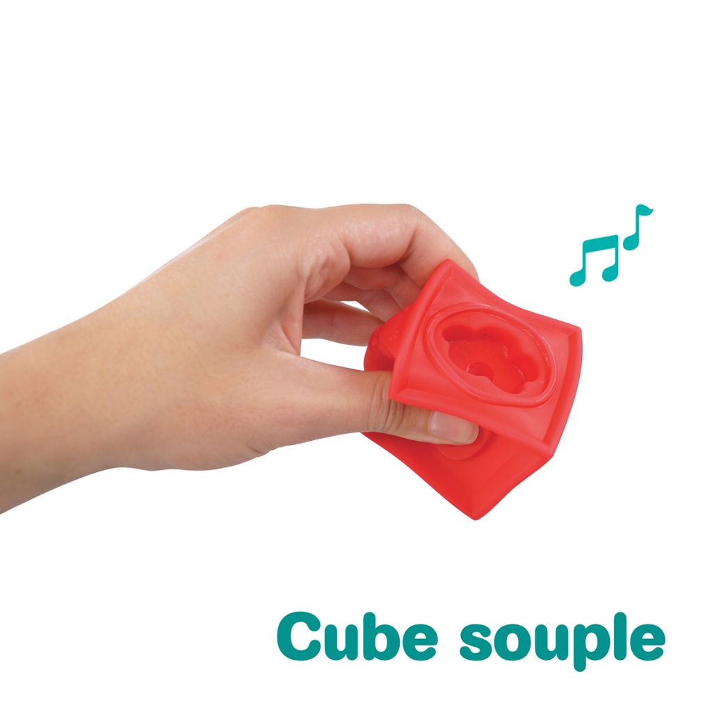 Mão segurando cubo vermelho flexível de silicone com texto 'Cube souple'.