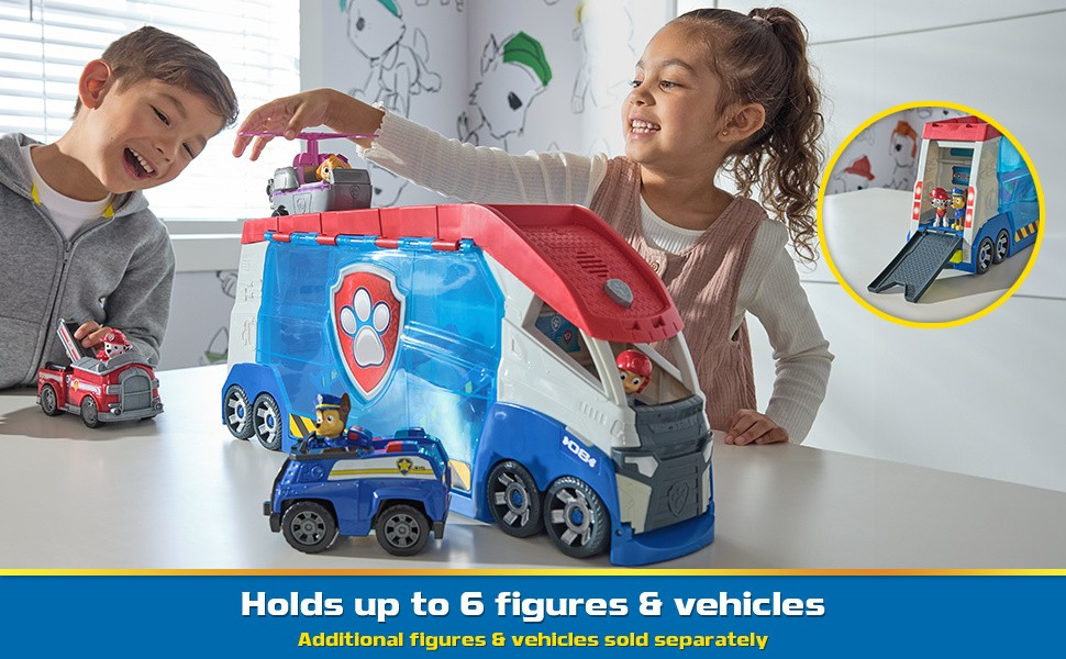 Brinquedo carrinha da Patrulha Pata com crianças a brincar