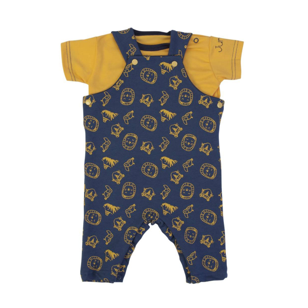 Conjunto de bebé com camisa amarela e macacão azul com estampado de dinossauros e leões amarelos