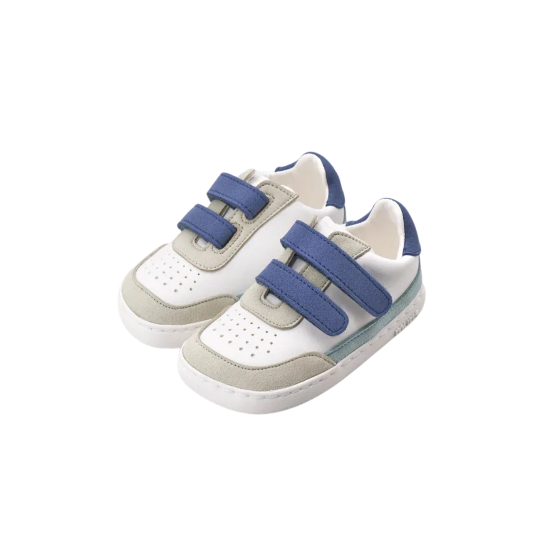 Sapatilhas para criança com velcro azul e corpo branco