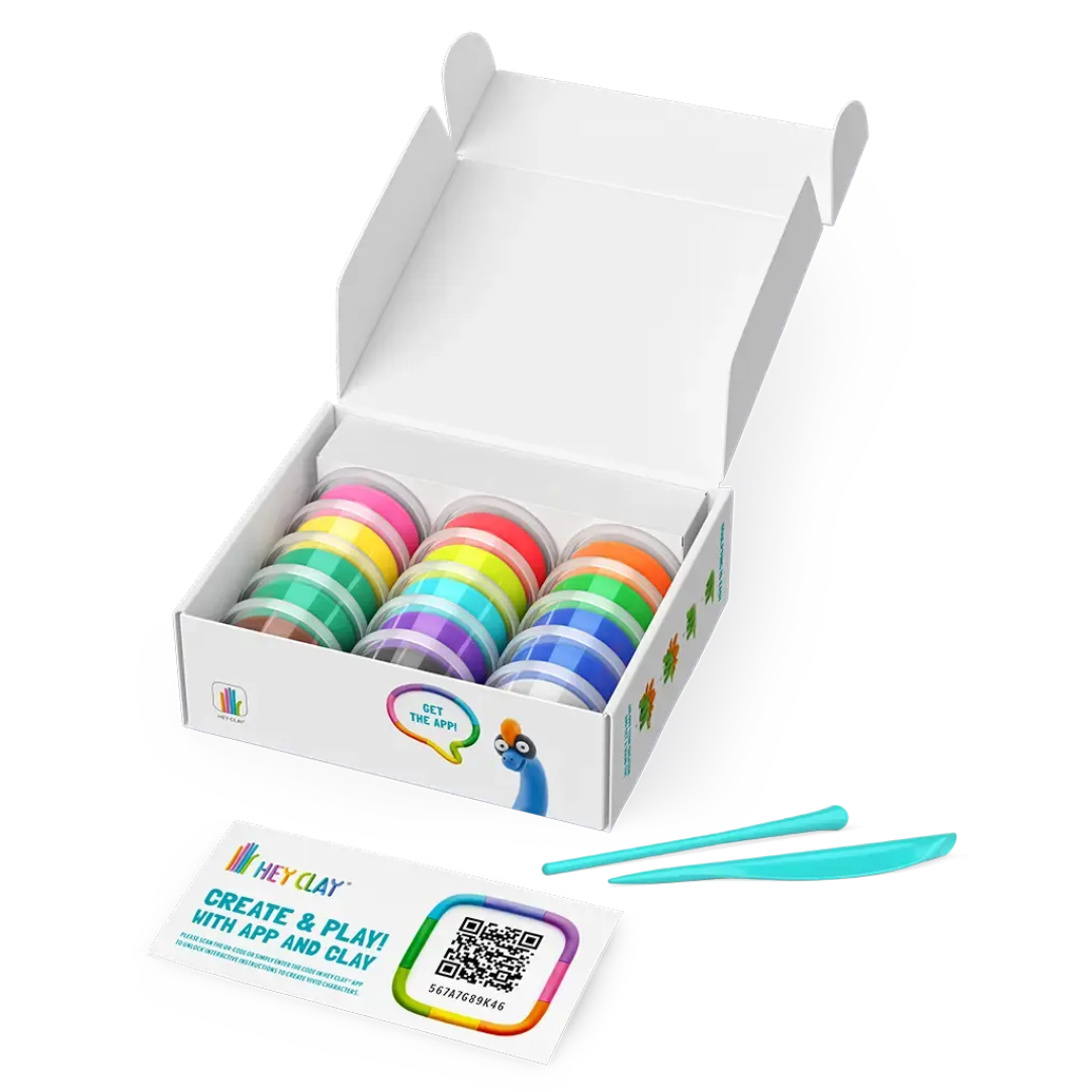 Conjunto Hey Clay com barras de massa coloridas, utensílios para modelar e cartão com código QR.