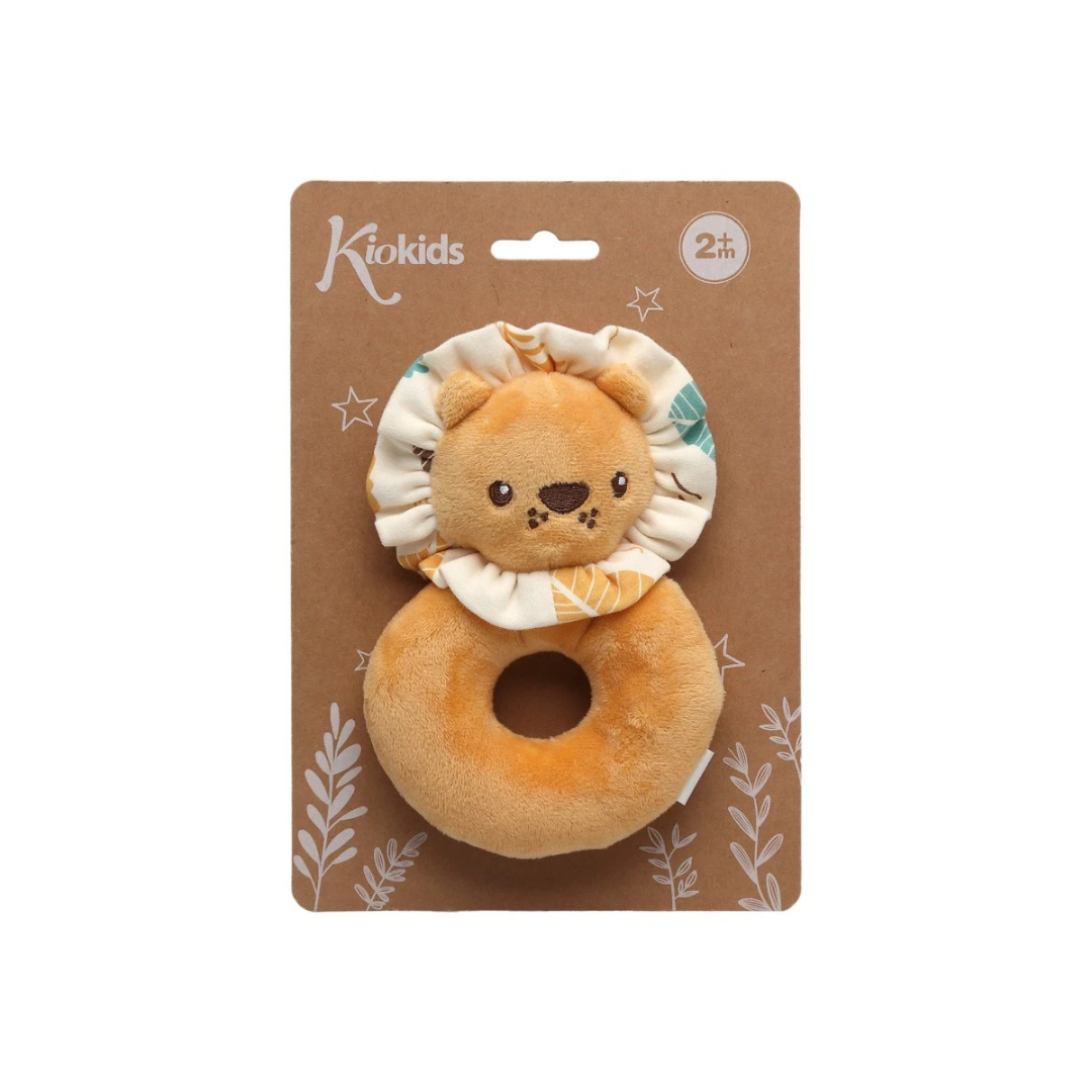 Anel de pelúcia em forma de leão para bebé com embalagem de cartão.