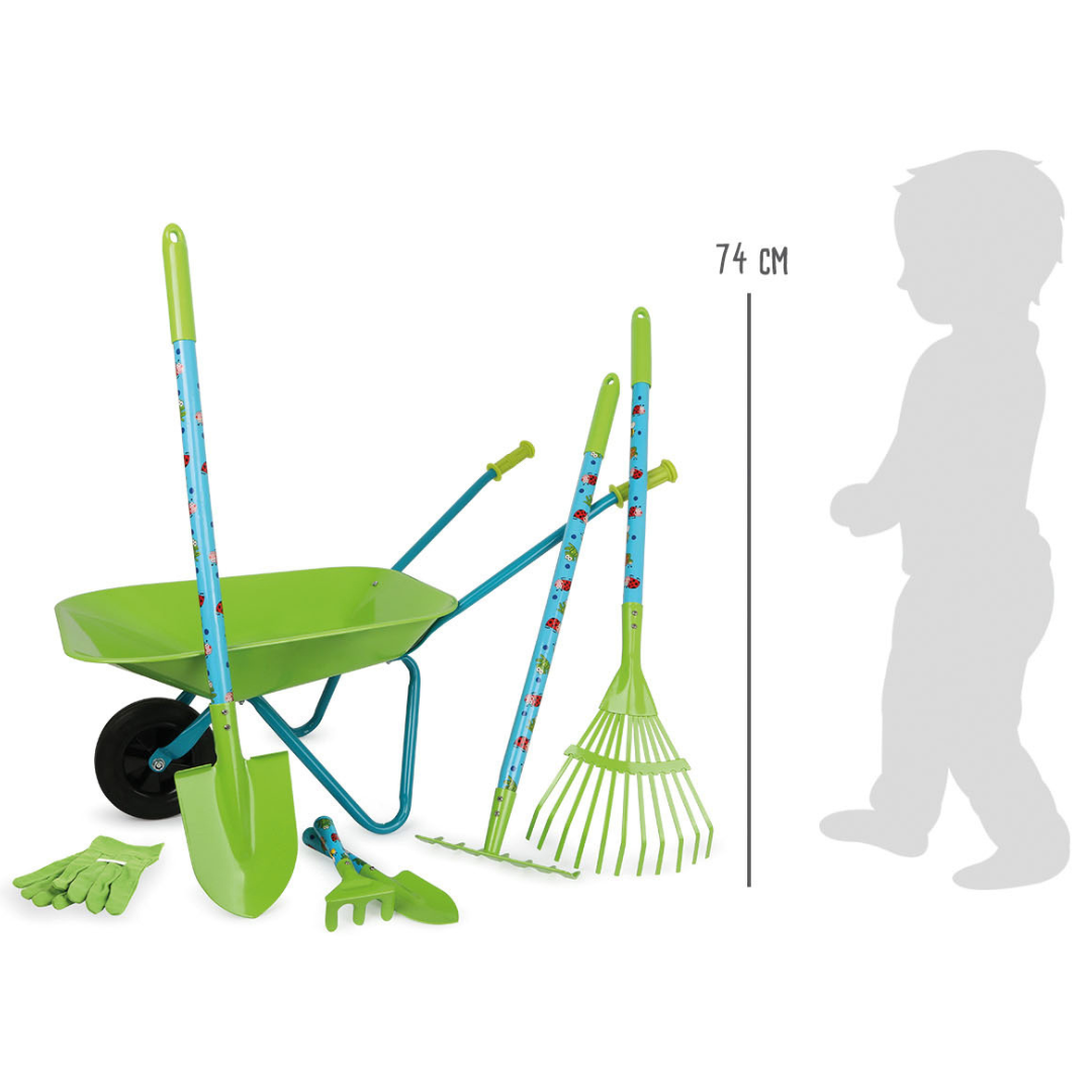 Conjunto de ferramentas de jardim infantis verdes e azuis com carrinho de mão e luvas.
