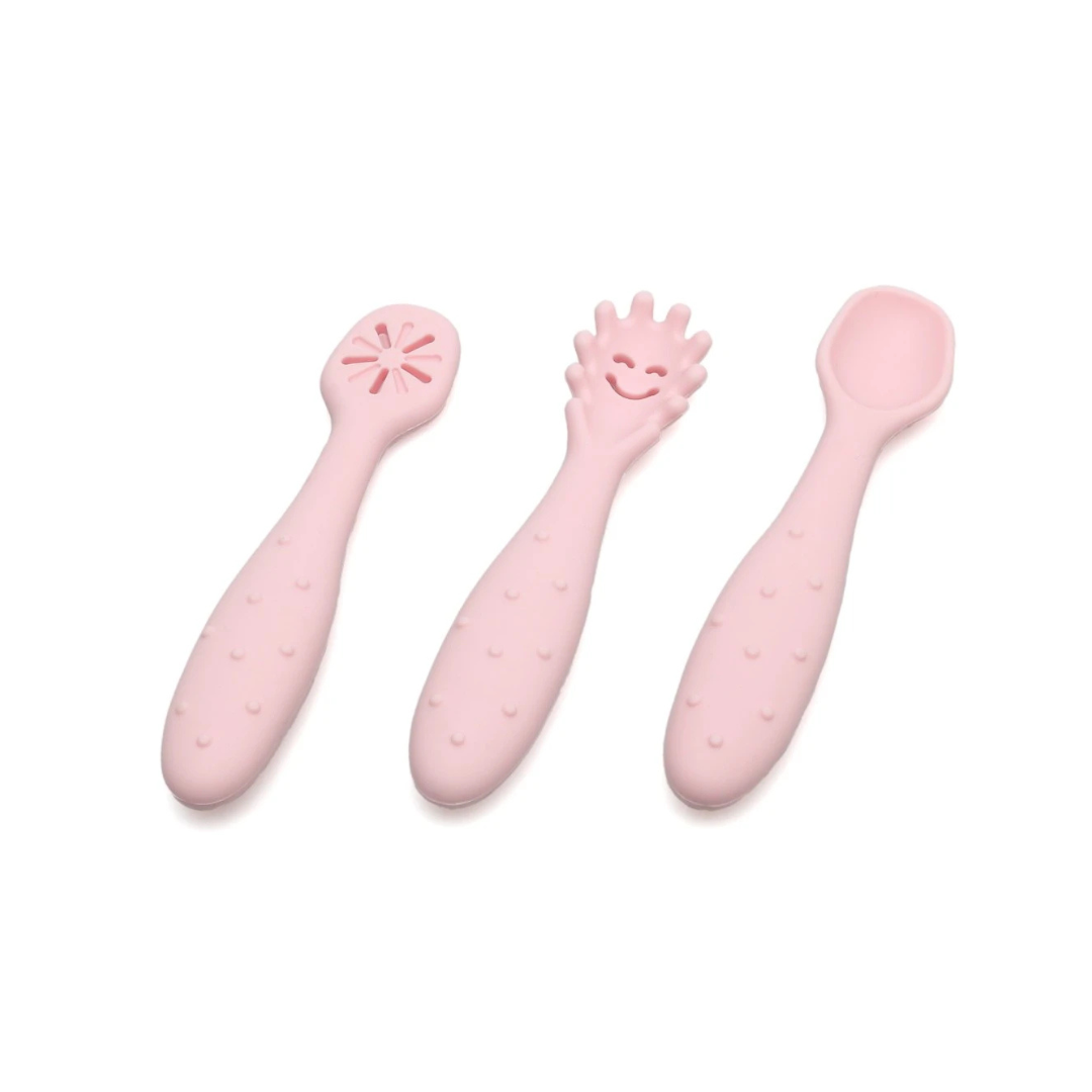 Três colheres pequenas cor de rosa com diferentes formatos na parte de comer
