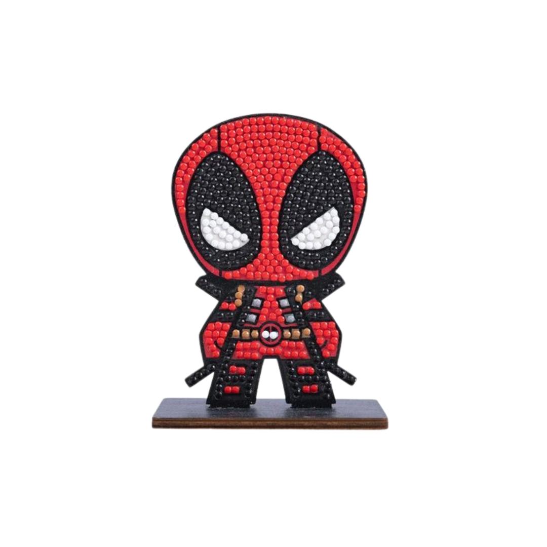 Figura decorativa Deadpool de pérolas com base de madeira