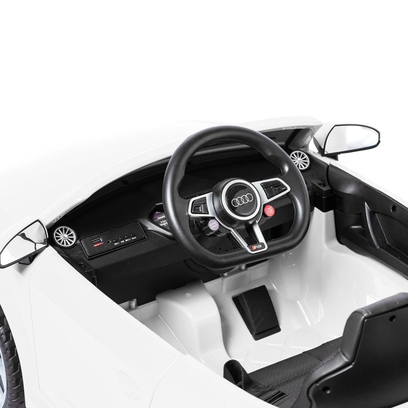 Interior de carro eléctrico de criança branco com volante preto AUDI RS