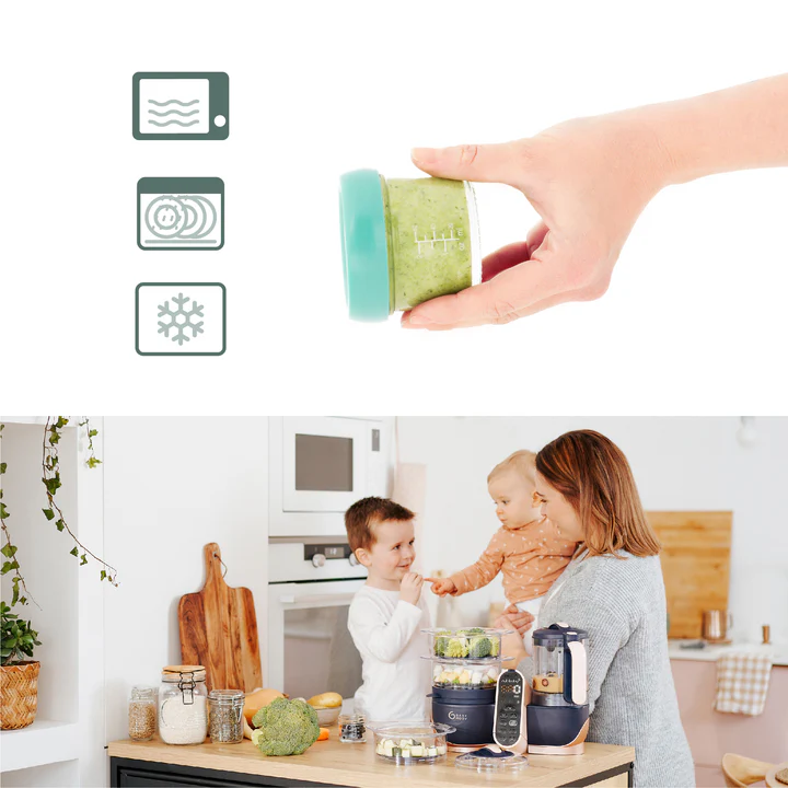 Frasco verde com tampa azul e família na cozinha com liquidificador