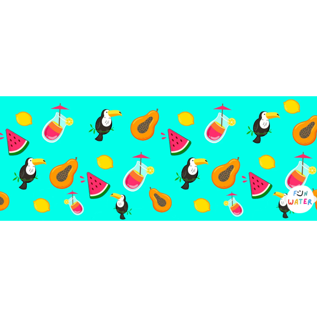 Padrão de tucanos, frutas e bebidas coloridas sobre fundo azul turquesa com texto FUN WATER