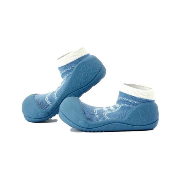 Sapatilhas tipo meia azuis com sola branca antiderrapante