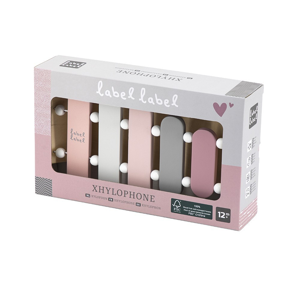 Xilofone de madeira colorido numa caixa branca e rosa com texto 'label label'