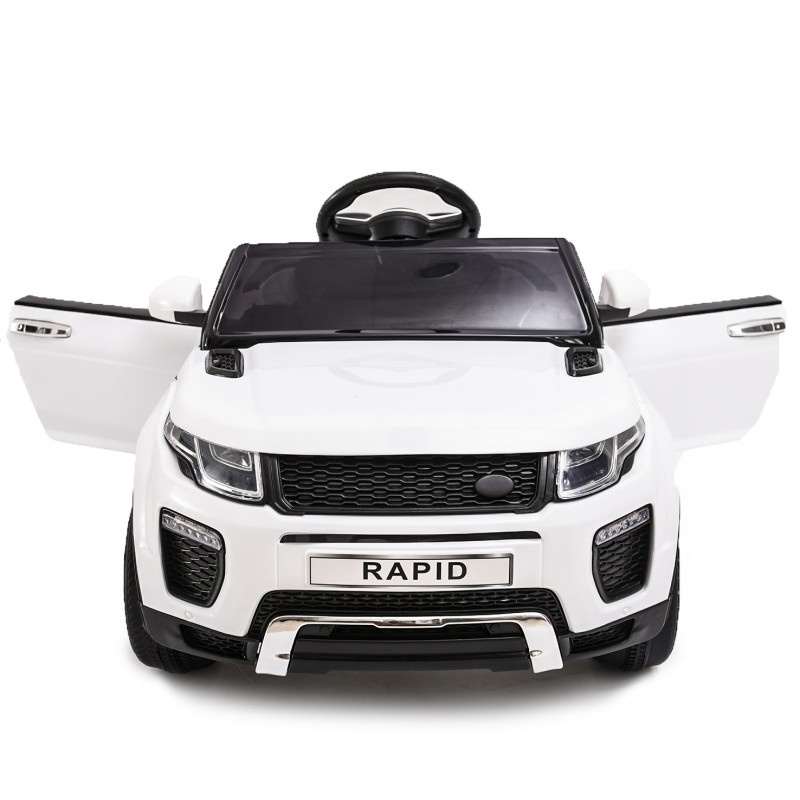 Carro elétrico infantil branco visto de frente com portas abertas