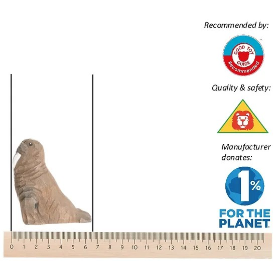 Figura pequena de foca castanha com régua e logos de recomendação e sustentabilidade ao lado.