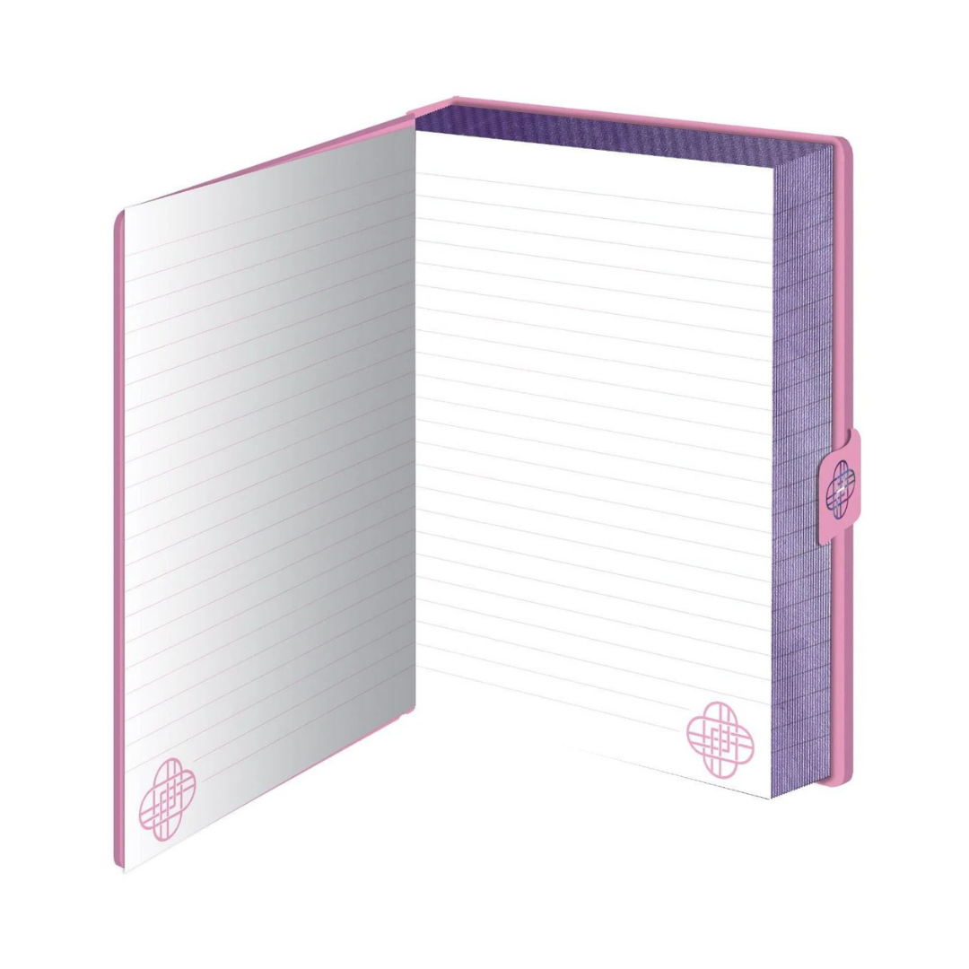 Caderno aberto com capa rosa e folhas pautadas com símbolo rosa