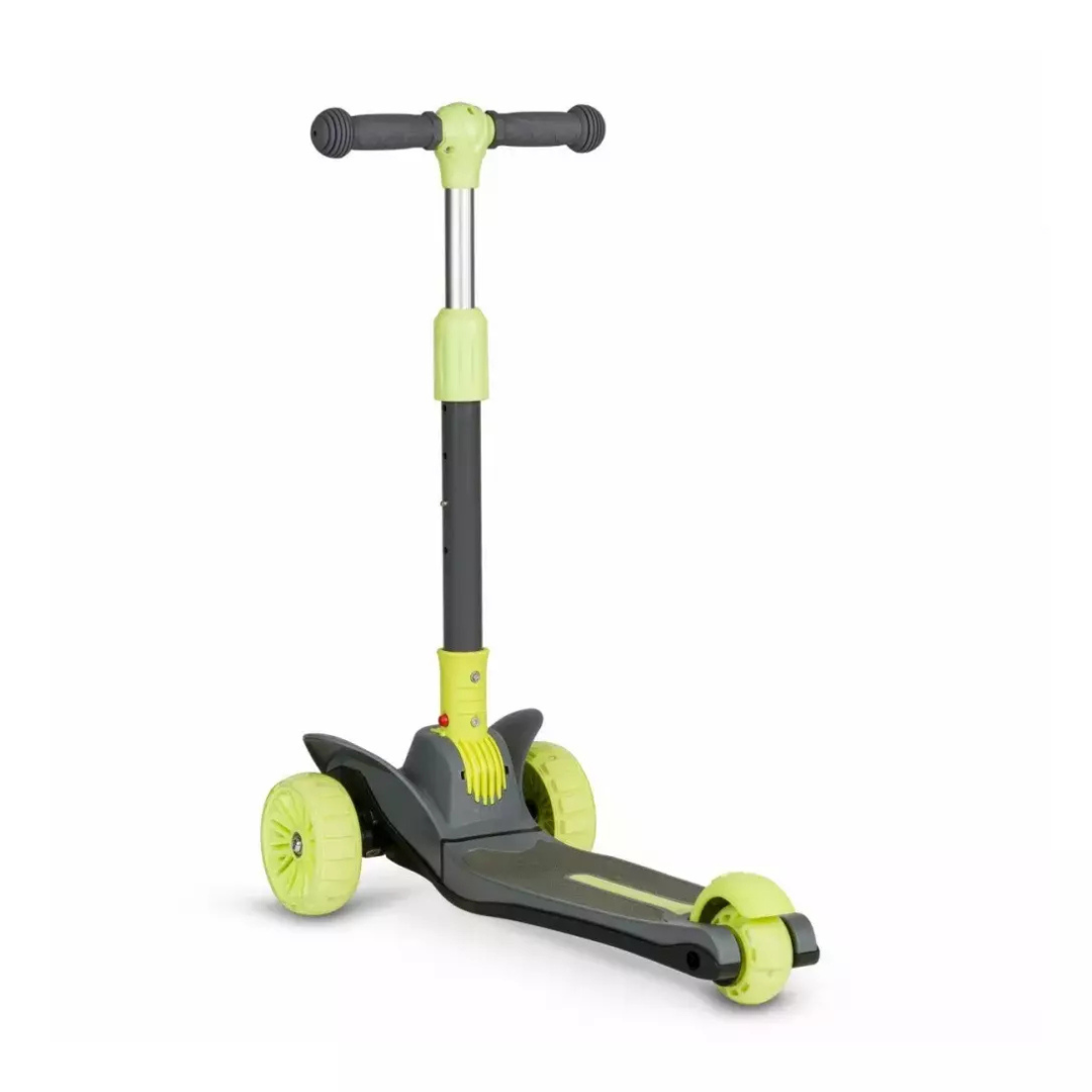 Trotinete infantil preto e amarelo com três rodas e punhos antiderrapantes