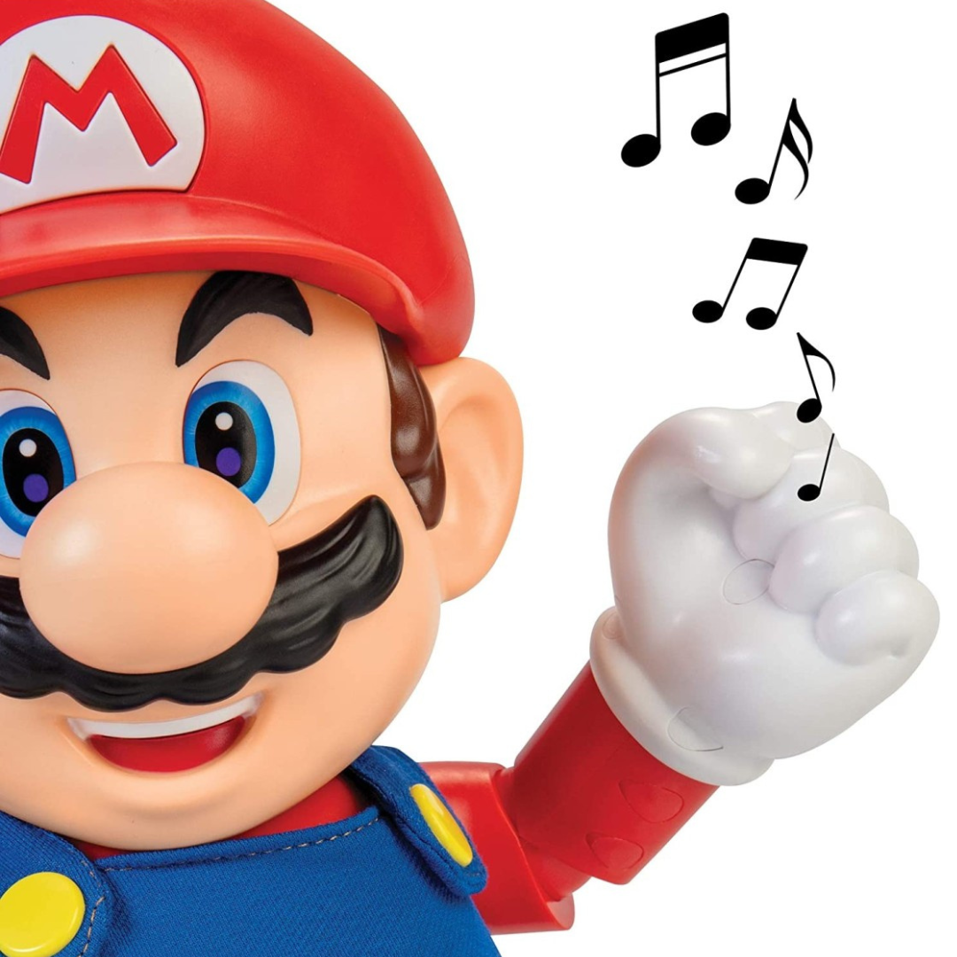 Brinquedo do Mario com boné vermelho e notas musicais pretas