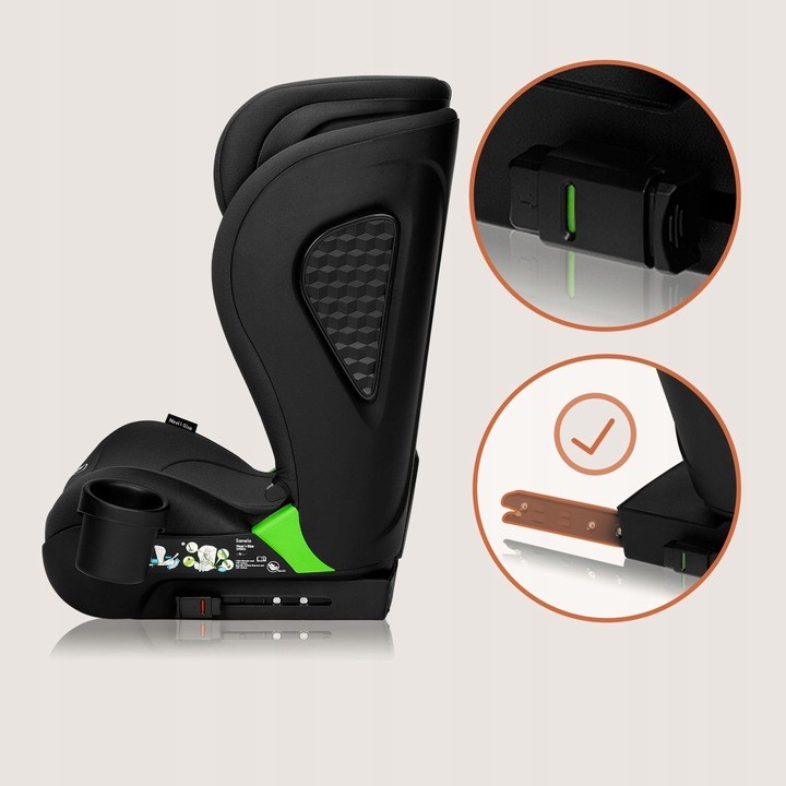 Cadeira auto infantil preta com detalhes verdes e sistema ISOFIX