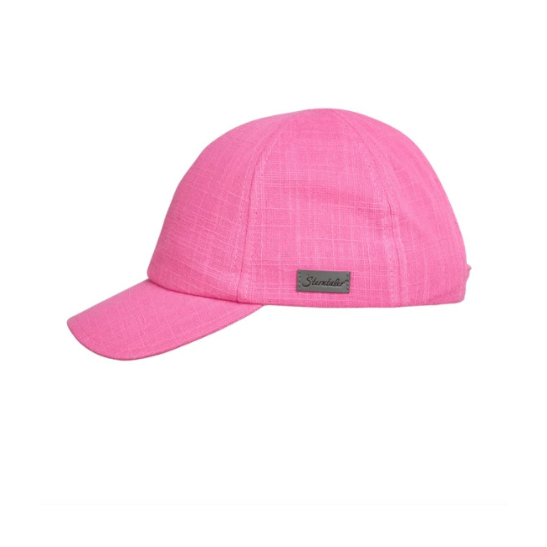Boné rosa com textura quadriculada e etiqueta Sterntaler atada na lateral