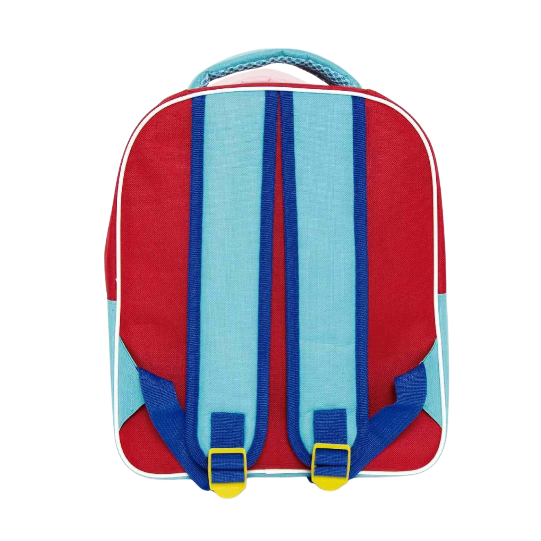 Mochila vermelha e azul vista de trás com alças azuis e fivelas amarelas