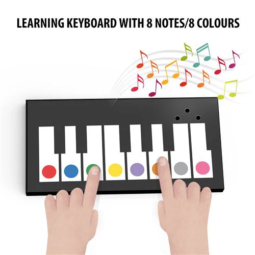 Teclado de aprendizagem colorido com 8 teclas e mãos a tocar