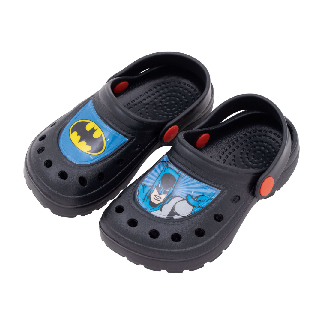 Sandálias tipo Crocs pretas com estampas do Batman