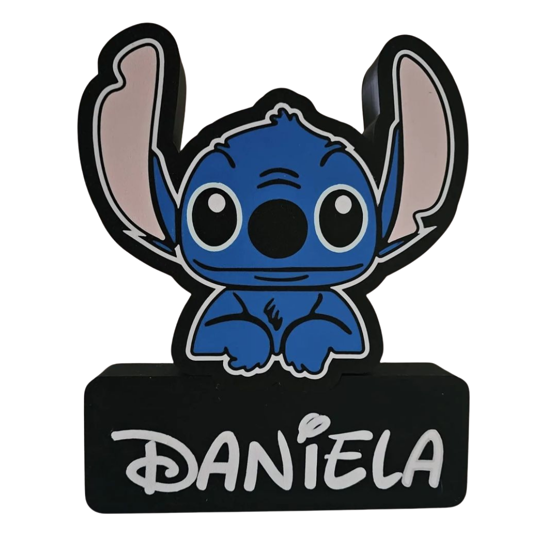 Figura decorativa com personagem Stitch azul e preto e nome Daniela na base