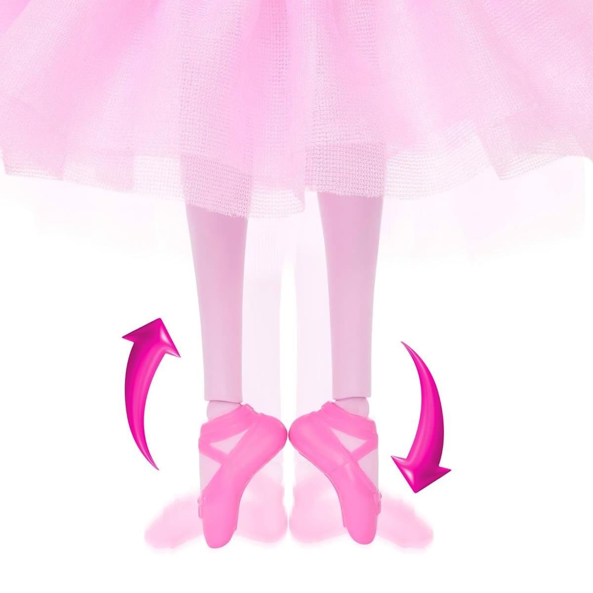 Pés de boneca com sapatilhas de ponta rosa e saia rosa de tule