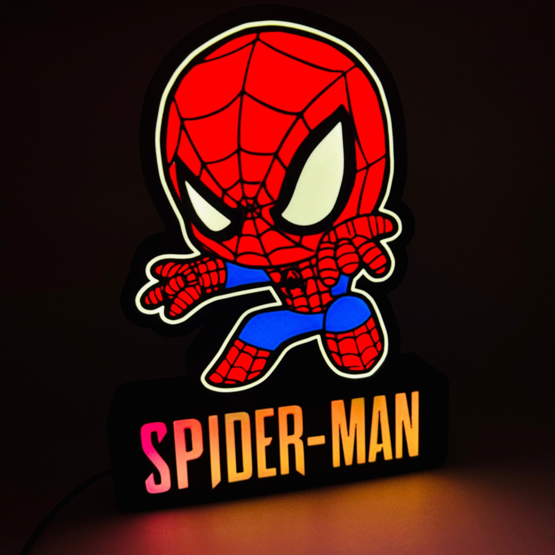 Luminária do Spider-Man iluminada em fundo escuro