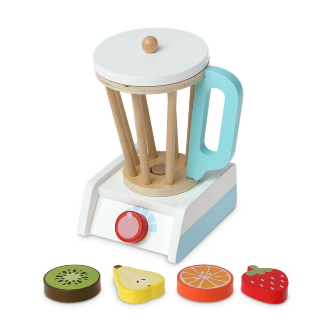 Liquidificador de brinquedo em madeira com peças de fruta recortadas coloridas